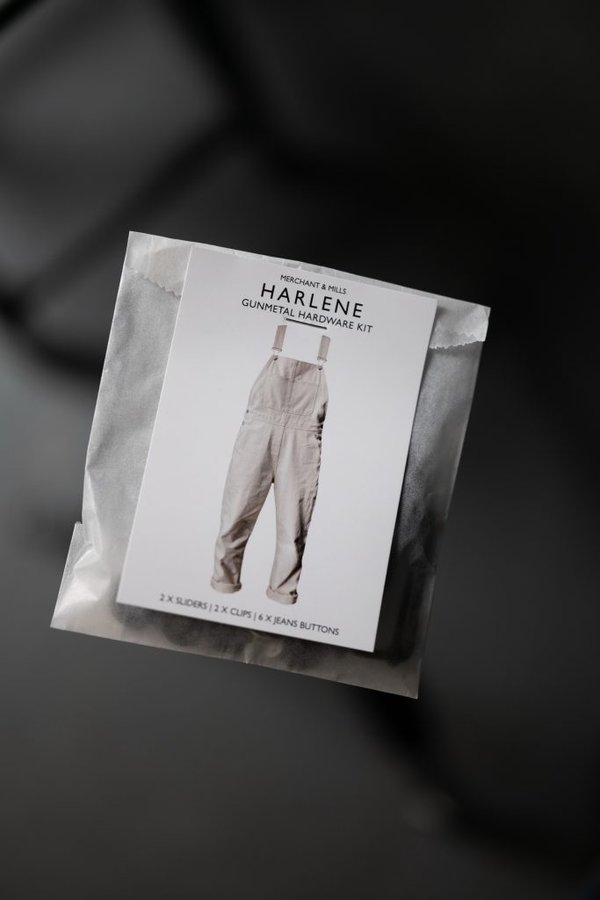 Harlene Hardware Kit , napit ja soljet Harlene haalariin 10€